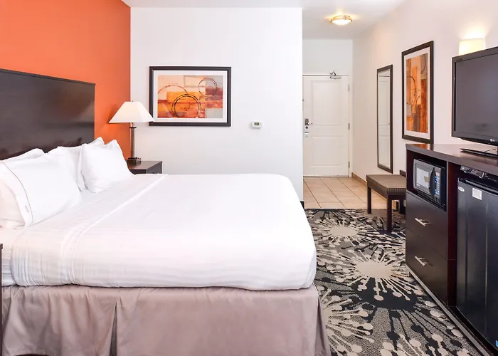 Holiday Inn Express & Suites Greenfield By Ihg