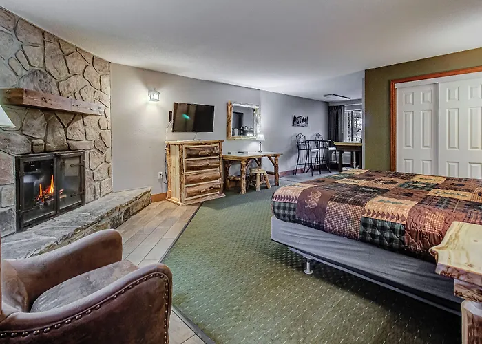 Brookside Lodge - Gatlinburg - On The River