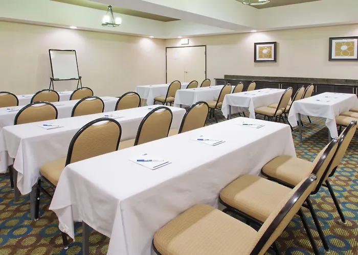 Holiday Inn Express Hotel & Suites Alvarado By Ihg