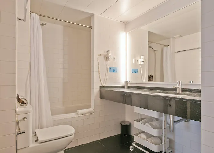 Lugaris Beach Apartments