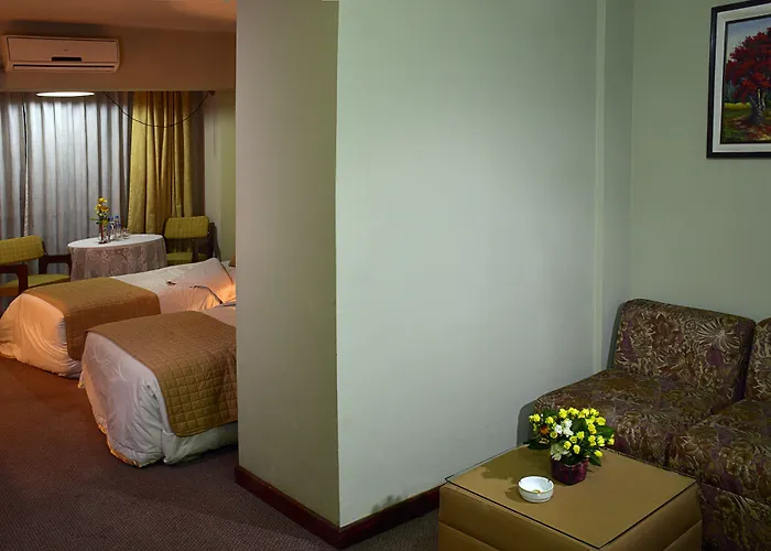 Cesar'S Plaza Hotel