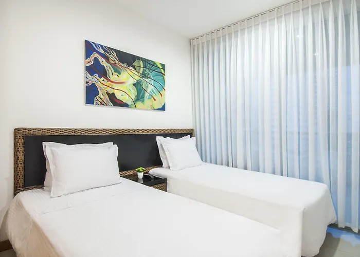 Travelers Orange Cartagena