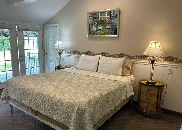 Falmouth Heights Motor Lodge