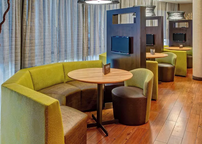 Courtyard By Marriott Alexandria