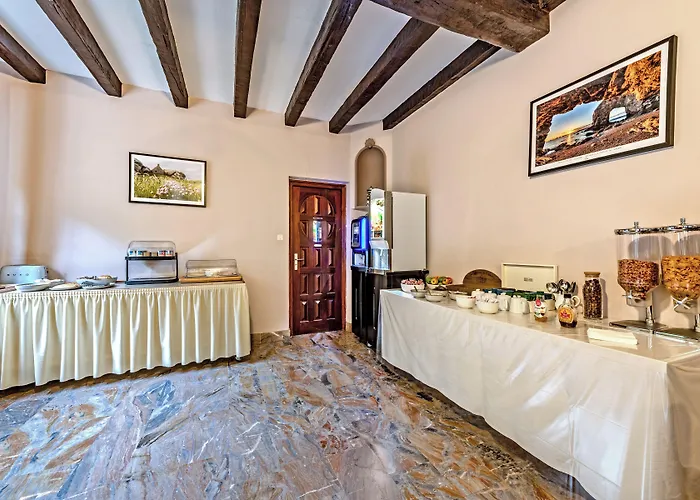 Logis Hotel De La Corniche