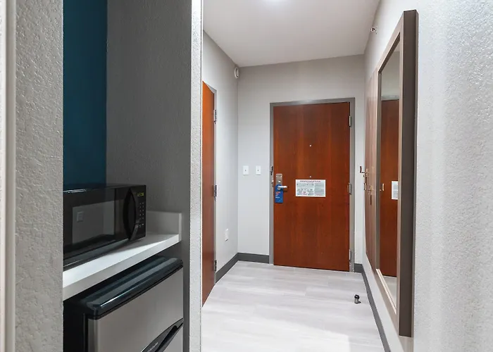 Holiday Inn Express Hotel And Suites Saint Robert By Ihg