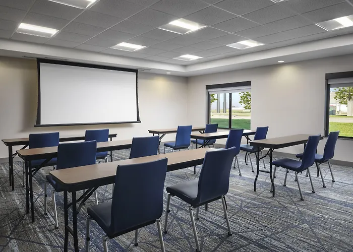 Holiday Inn Express Peru-Lasalle Area By Ihg