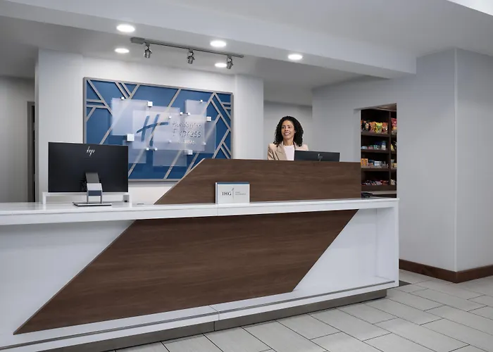 Holiday Inn Express & Suites Alexandria - Fort Belvoir By Ihg