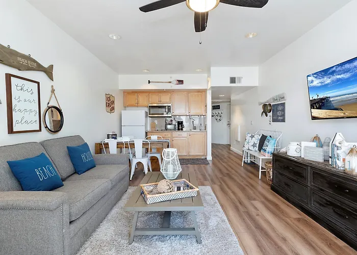 Beach House Inn & Suites