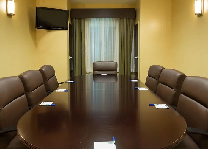 Holiday Inn Express & Suites Moultrie By Ihg