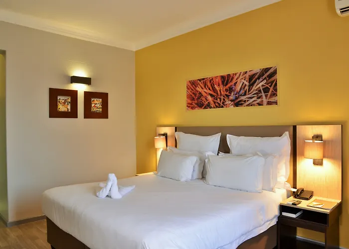 Cresta Oasis Hotel