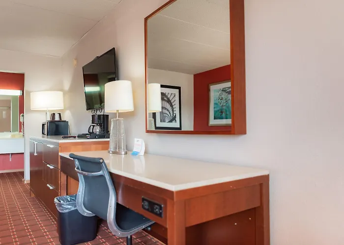 Spencer Inn & Suites