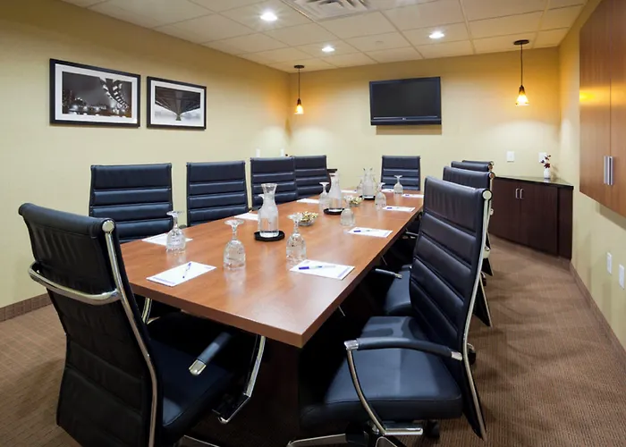 Holiday Inn Express Hotel & Suites Rogers By Ihg