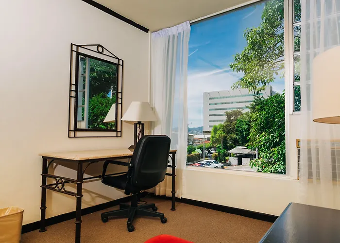 Plaza Hotel And Suites