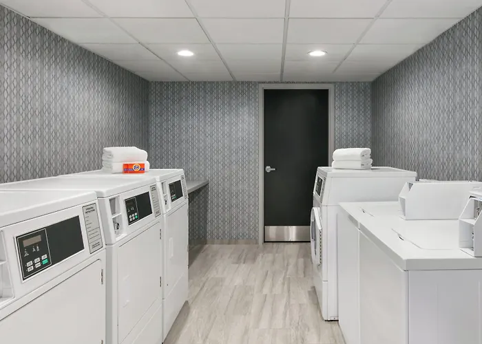 Holiday Inn Express Hotel & Suites Norfolk Airport By Ihg