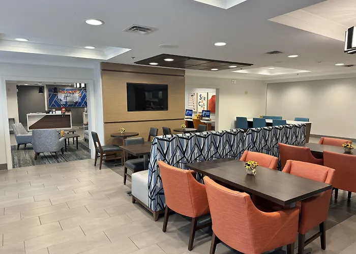 Holiday Inn Express & Suites Dewitt - Syracuse By Ihg