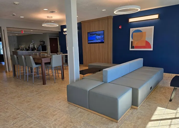 Microtel Inn & Suites By Wyndham Bluffs