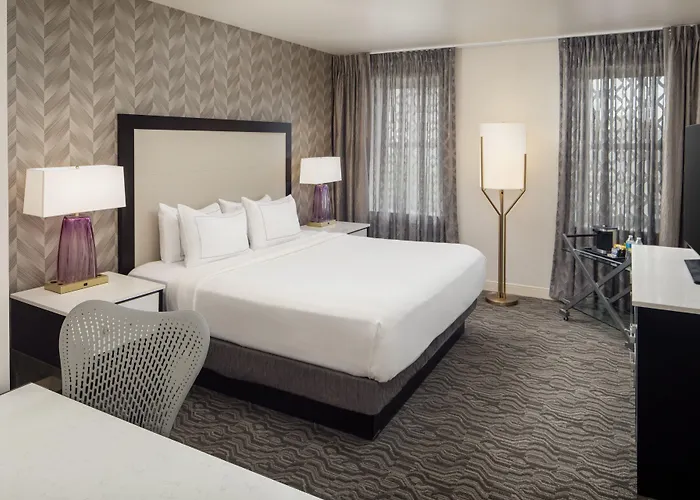Doubletree Suites By Hilton Hotel Detroit Downtown - Fort Shelby