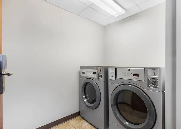 Quality Inn & Suites Monterey I-40