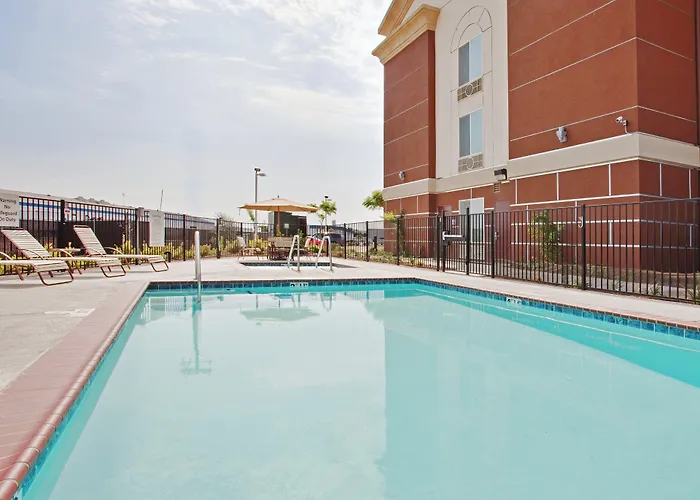 Holiday Inn Express & Suites Dinuba West By Ihg