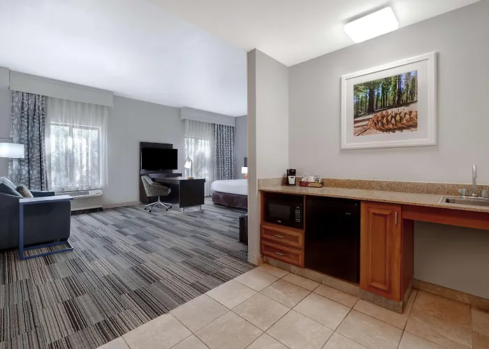 Hampton Inn & Suites Tulare