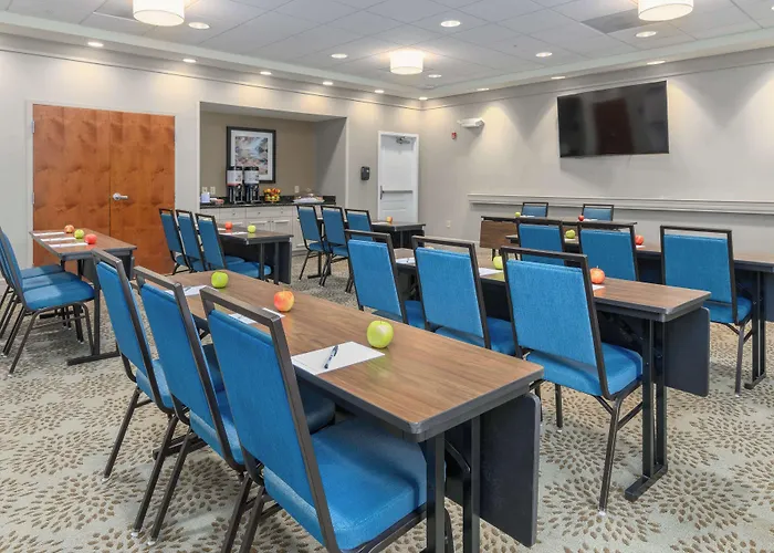 Hampton Inn & Suites Hartford-Manchester