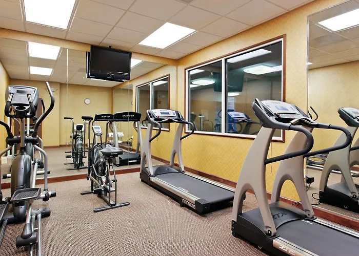 Holiday Inn Express & Suites Malvern By Ihg