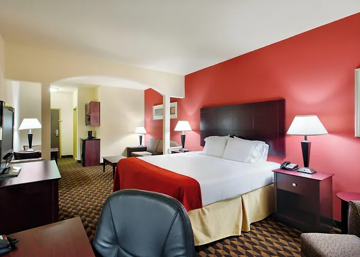Holiday Inn Express & Suites Malvern By Ihg