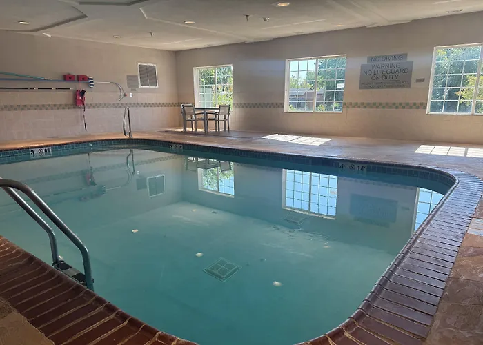 Country Inn & Suites By Radisson, Valparaiso, In