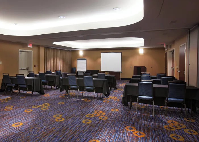 Courtyard By Marriott Fayetteville