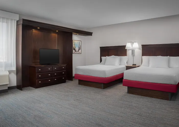 Hampton Inn & Suites Omaha-Downtown