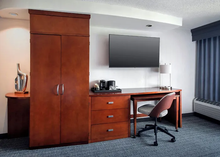 Courtyard By Marriott Paramus