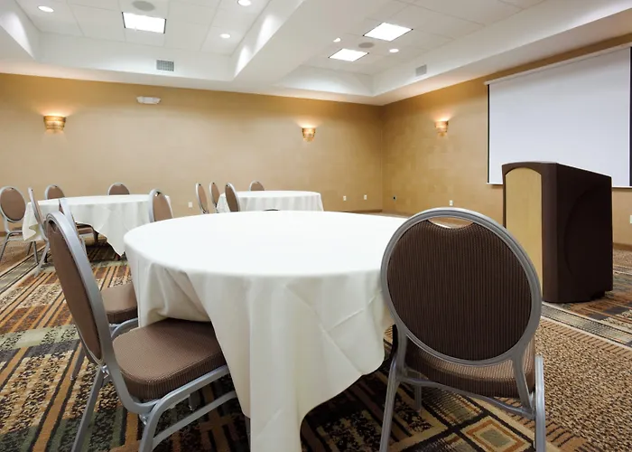Holiday Inn & Suites Green Bay Stadium By Ihg
