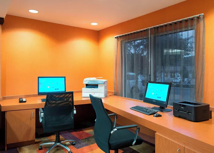 Fairfield Inn & Suites By Marriott State College