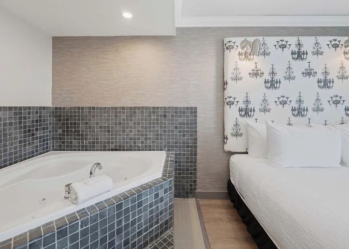 Sandman Signature Toronto Airport Hotel