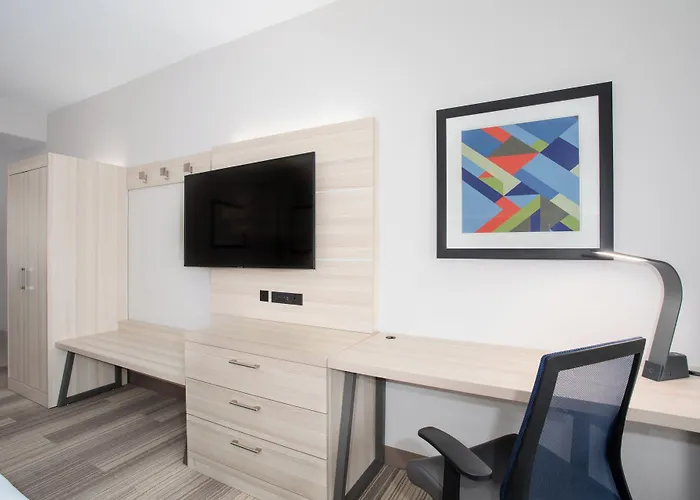 Holiday Inn Express & Suites Phoenix Glendale Dist By Ihg