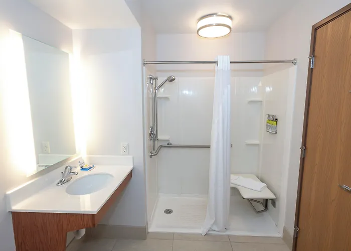 Holiday Inn Express & Suites Iron Mountain By Ihg