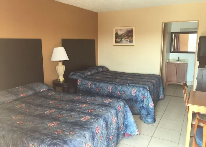 Cloud 9 Inn - Beach Hotel