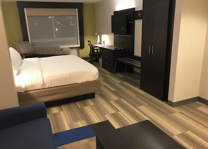 Holiday Inn Express Hotel & Suites Canton By Ihg