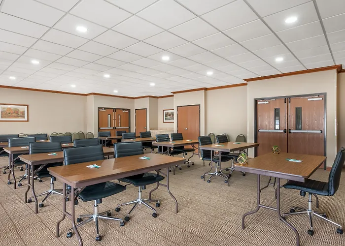 Quality Inn & Suites Near Owensboro & Holiday World Gold Award Winner