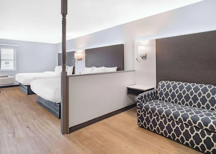 Days Inn & Suites By Wyndham Niagara Falls/Buffalo