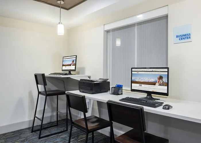 Holiday Inn Express Warrenton By Ihg