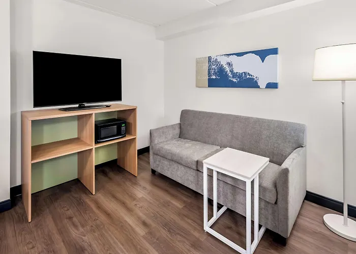 Spark By Hilton Woodbridge