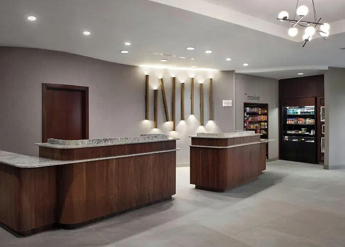 Courtyard By Marriott Hamilton
