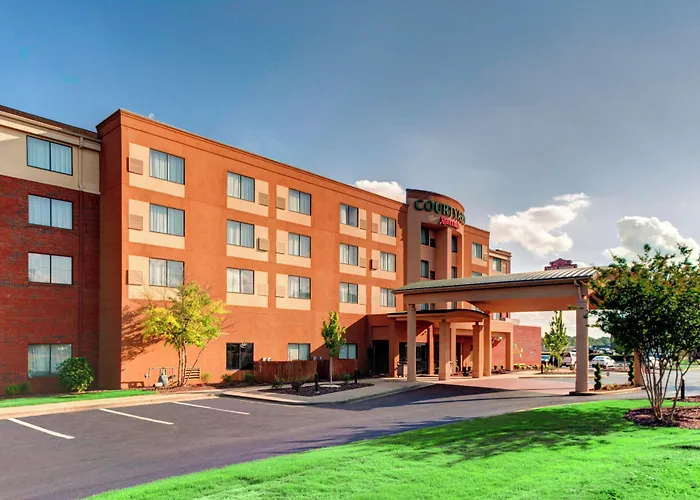 Courtyard By Marriott Anniston Oxford