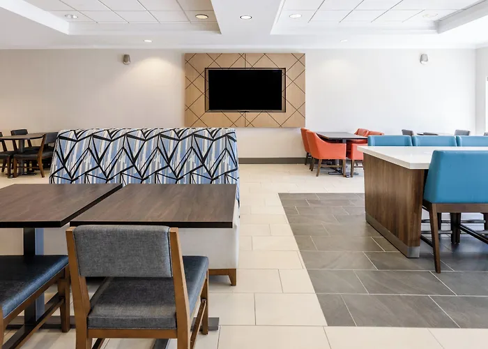 Holiday Inn Express & Suites Columbus At Northlake By Ihg