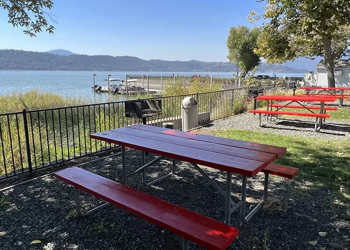 Clear Lake Cottages & Marina