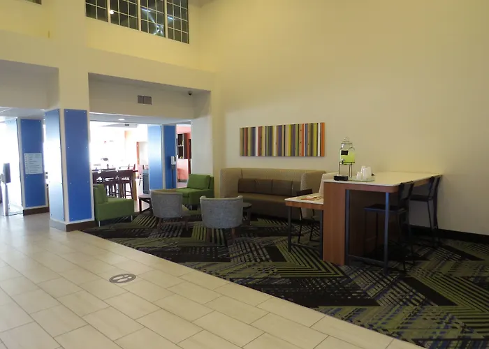 Holiday Inn Express & Suites Spring Hill By Ihg