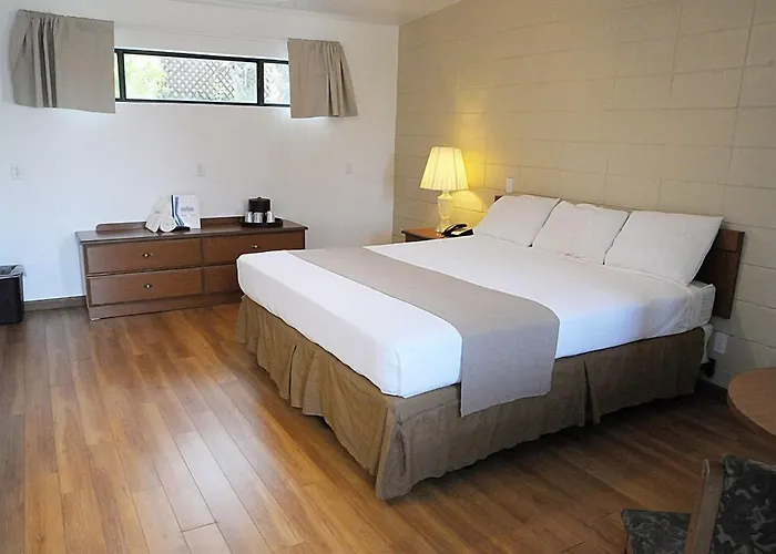 Ccbc Resort Hotel - A Gay Men'S Resort Cathedral City