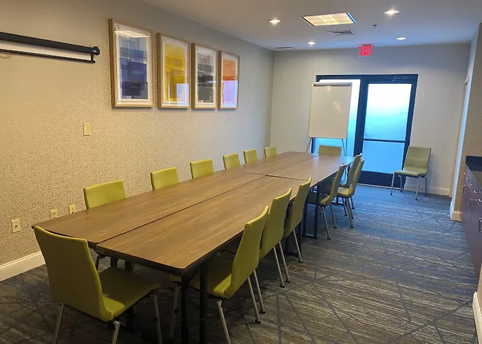 Holiday Inn Express & Suites Dyersburg By Ihg